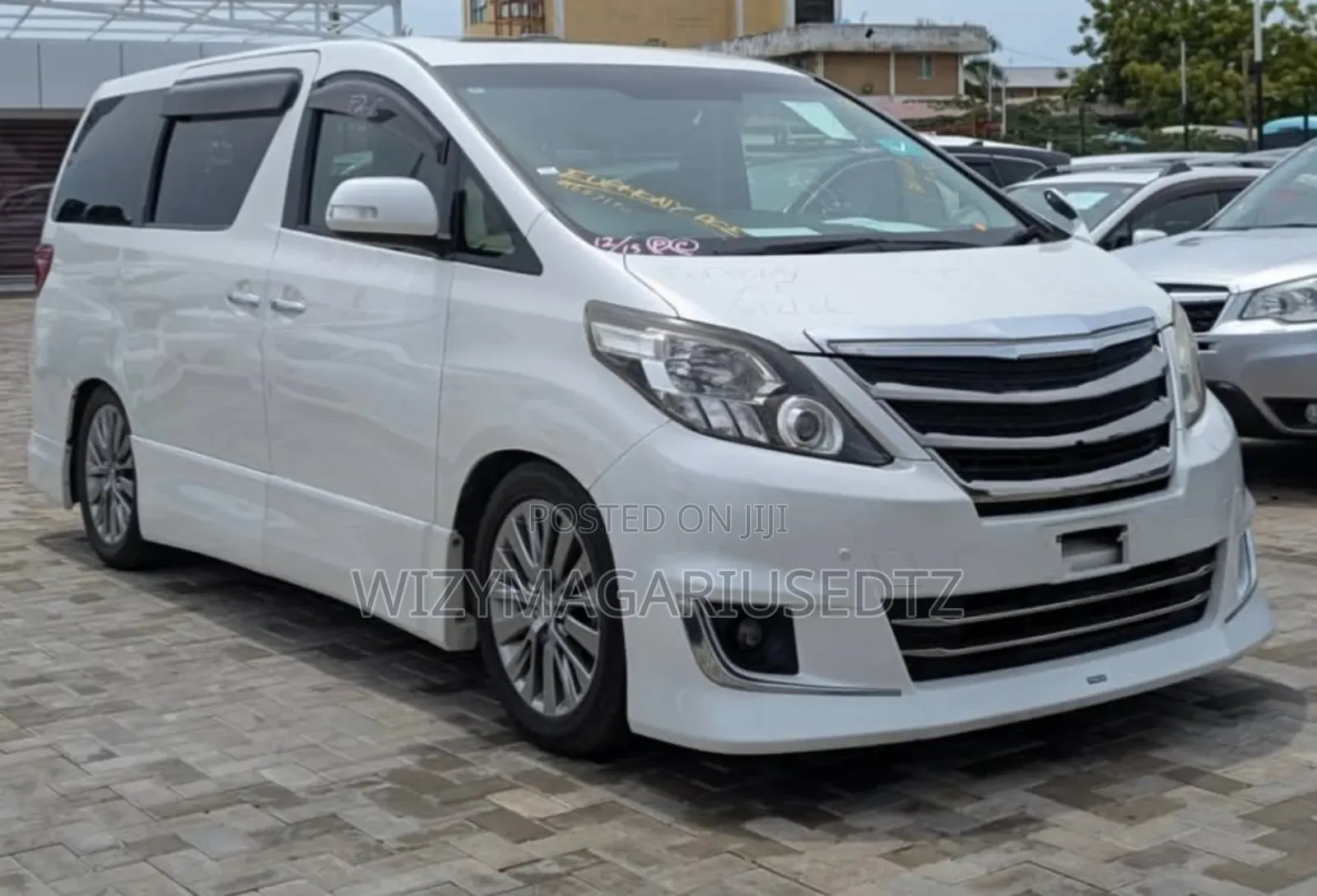 Toyota Alphard 2.4 Petrol AWD 2012 Off white