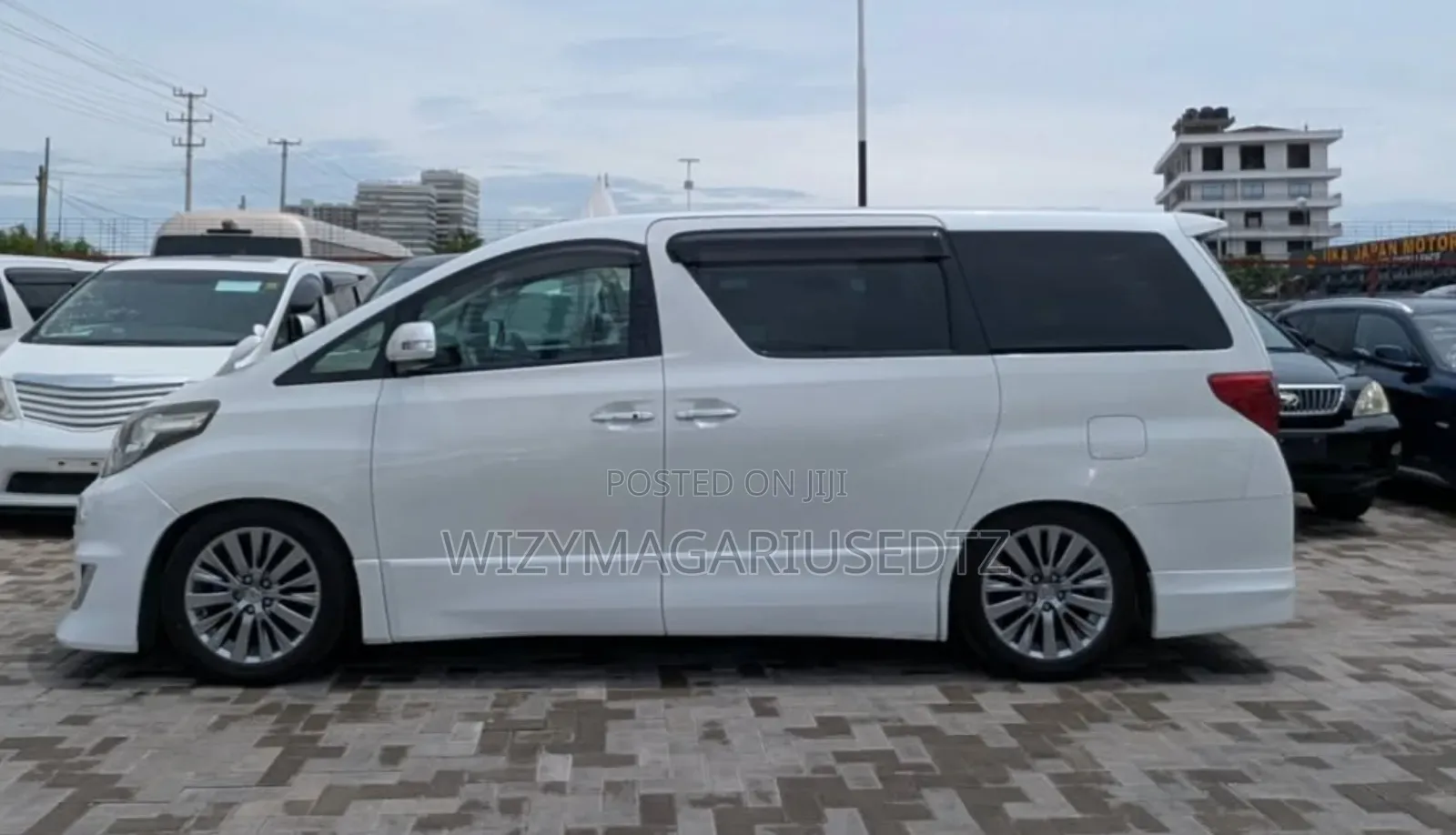 Toyota Alphard 2.4 Petrol AWD 2012 Off white