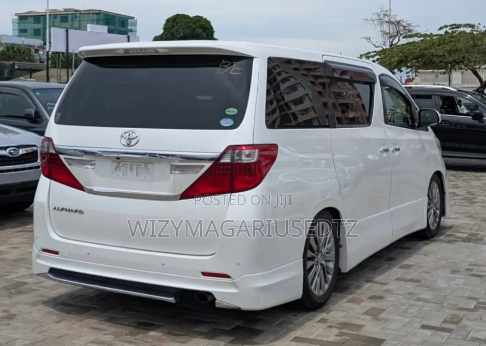 Toyota Alphard 2.4 Petrol AWD 2012 Off white