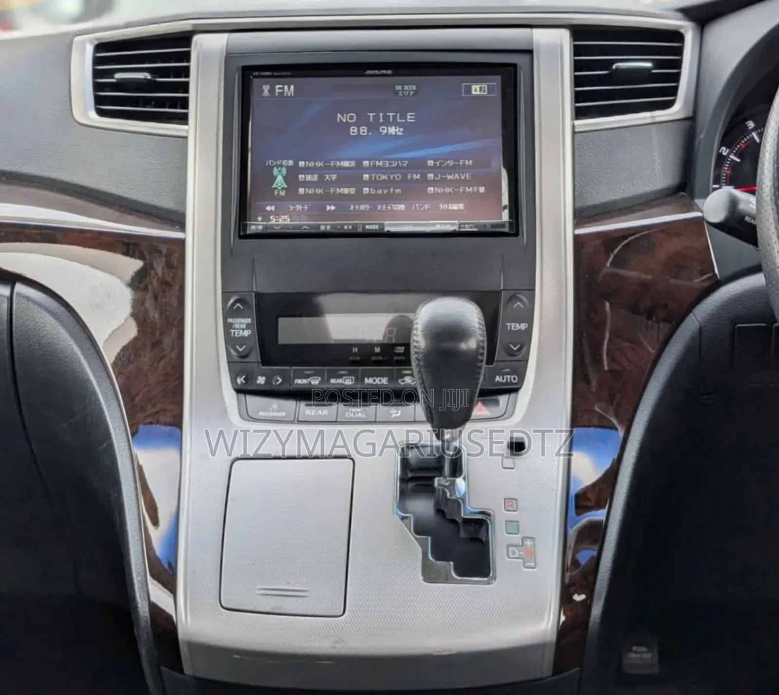 Toyota Alphard 2.4 Petrol AWD 2012 Off white