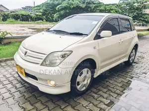 Toyota IST 2005 White