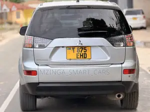 Mitsubishi Outlander 2010 Silver
