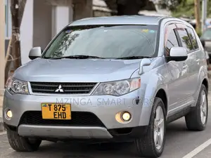 Mitsubishi Outlander 2010 Silver
