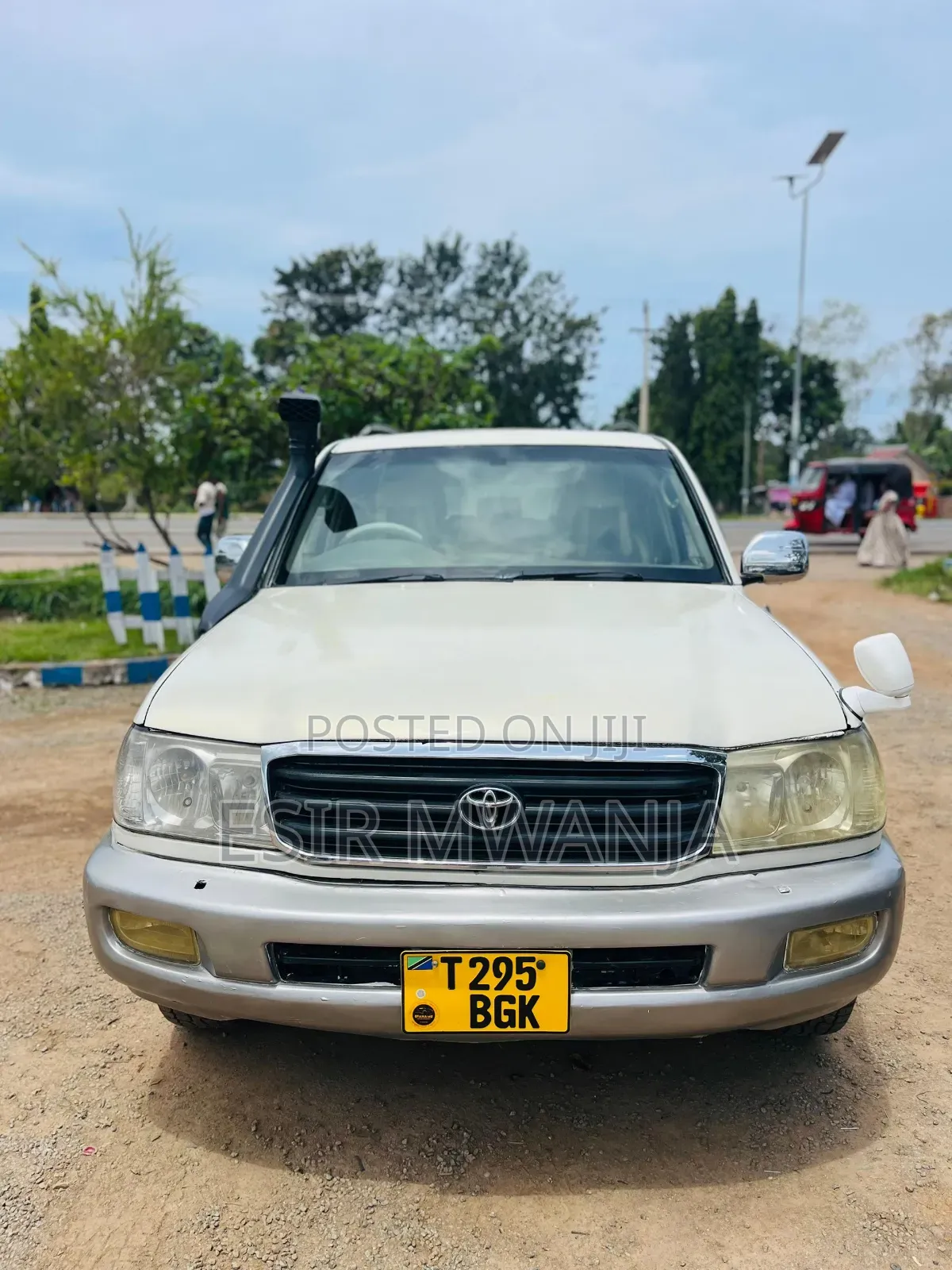 Toyota Land Cruiser 2000 White