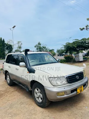 Toyota Land Cruiser 2000 White