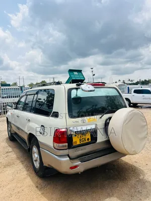 Toyota Land Cruiser 2000 White