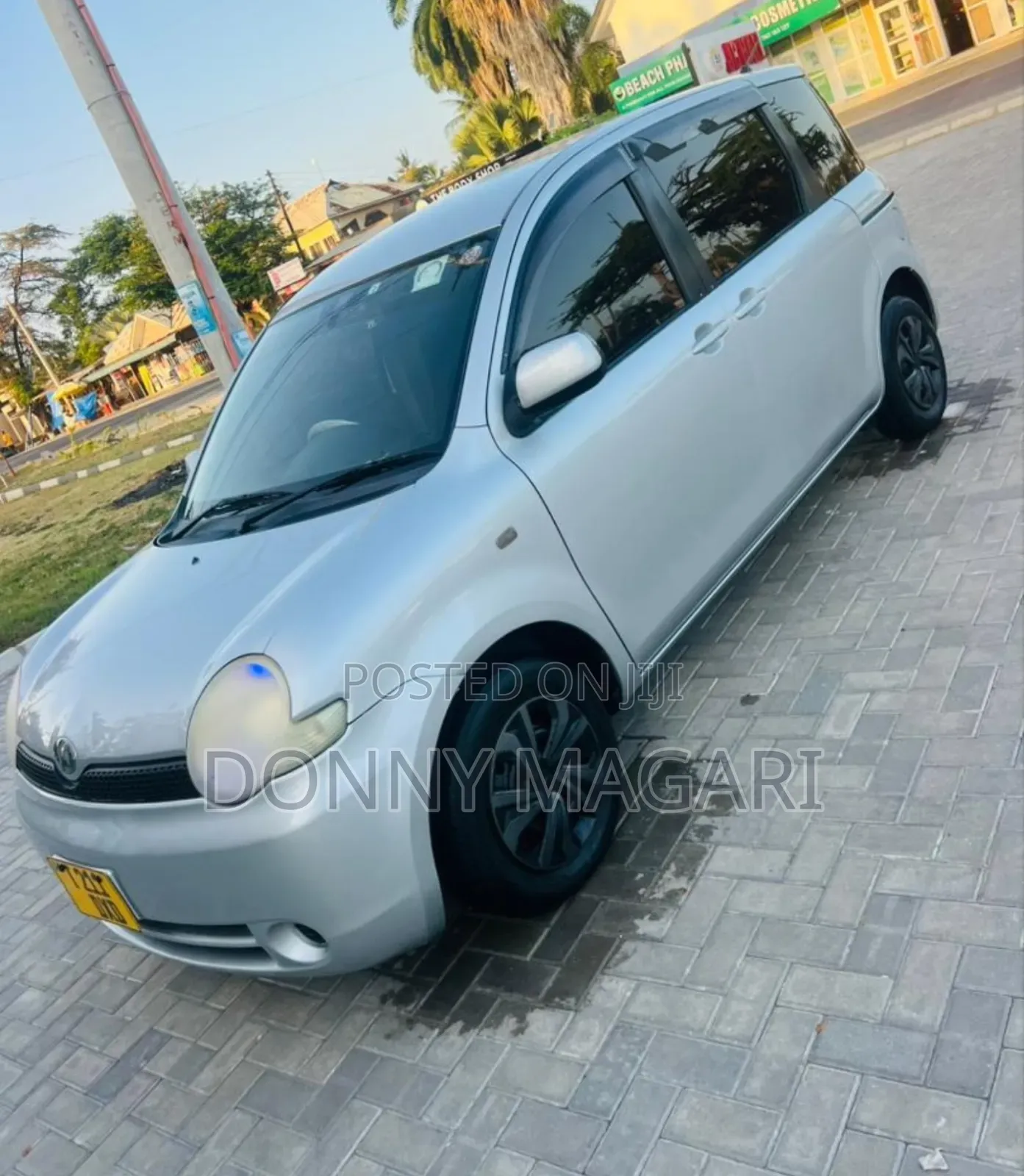 Toyota Sienta 2005 Silver