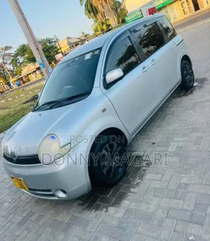 Toyota Sienta 2005 Silver