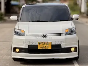 Toyota Corolla Rumion Hatchback 1.5 FWD 2010 White