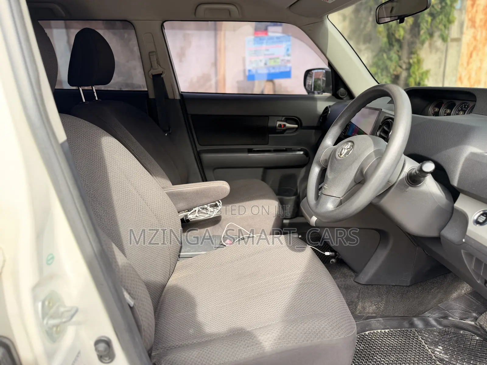 Toyota Corolla Rumion Hatchback 1.5 FWD 2010 White