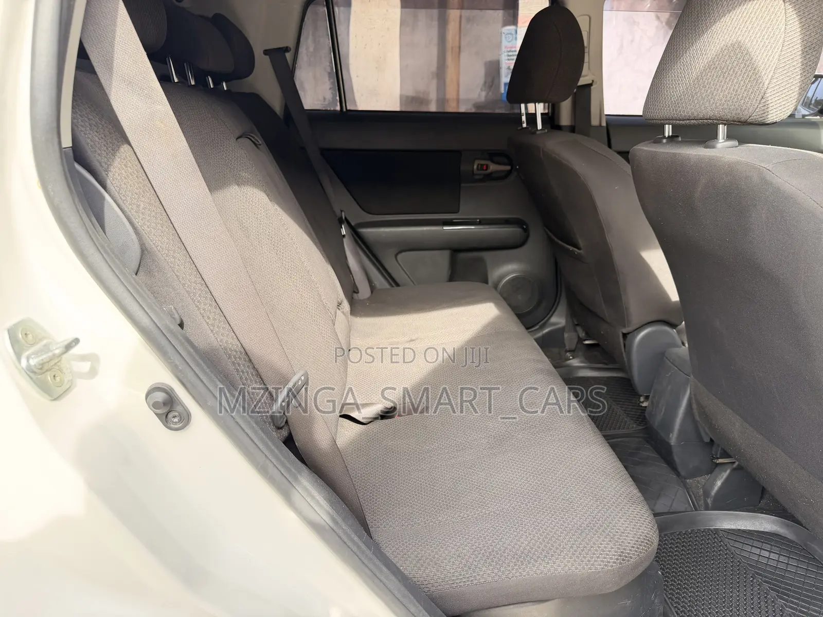 Toyota Corolla Rumion Hatchback 1.5 FWD 2010 White