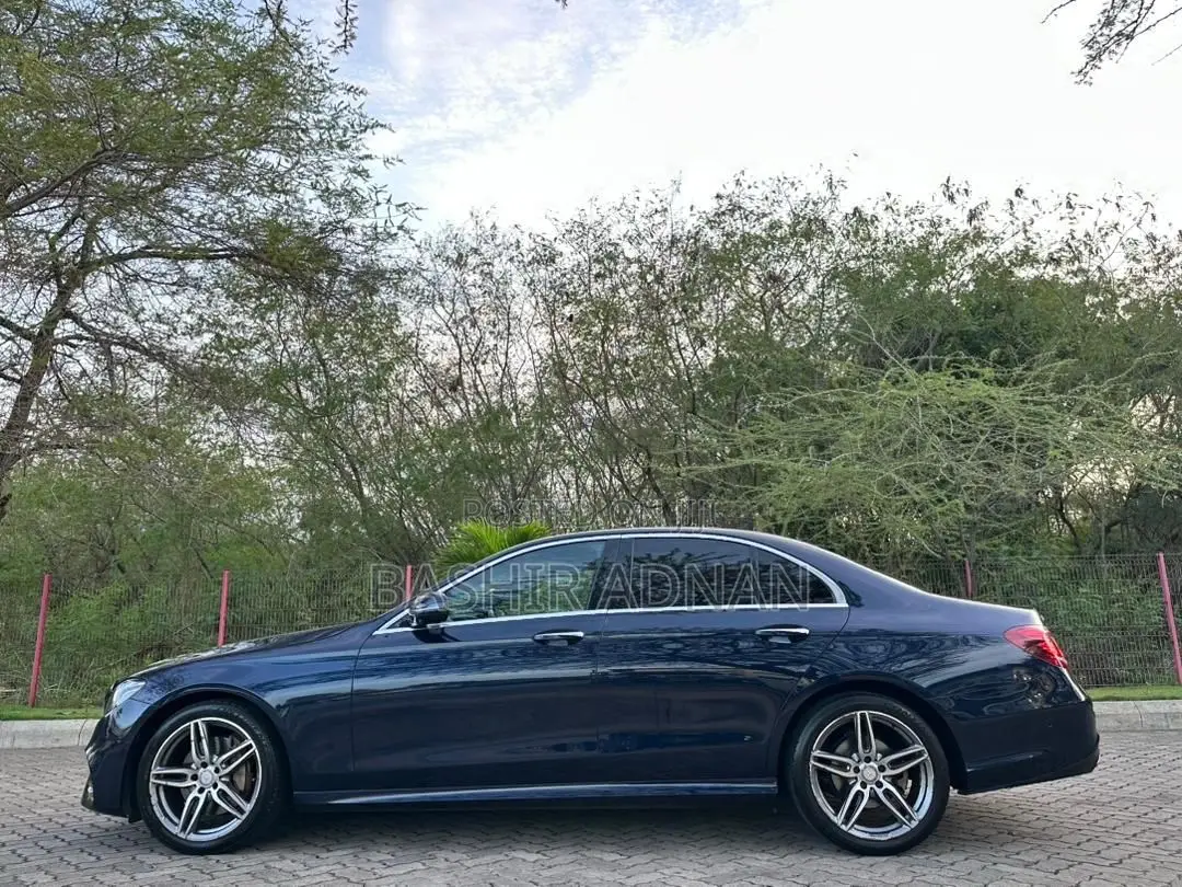 Mercedes-Benz E200 2016 Blue
