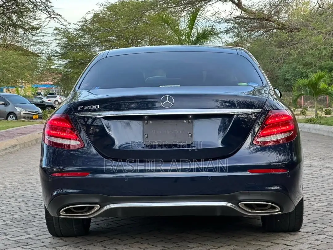 Mercedes-Benz E200 2016 Blue