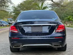 Mercedes-Benz E200 2016 Blue