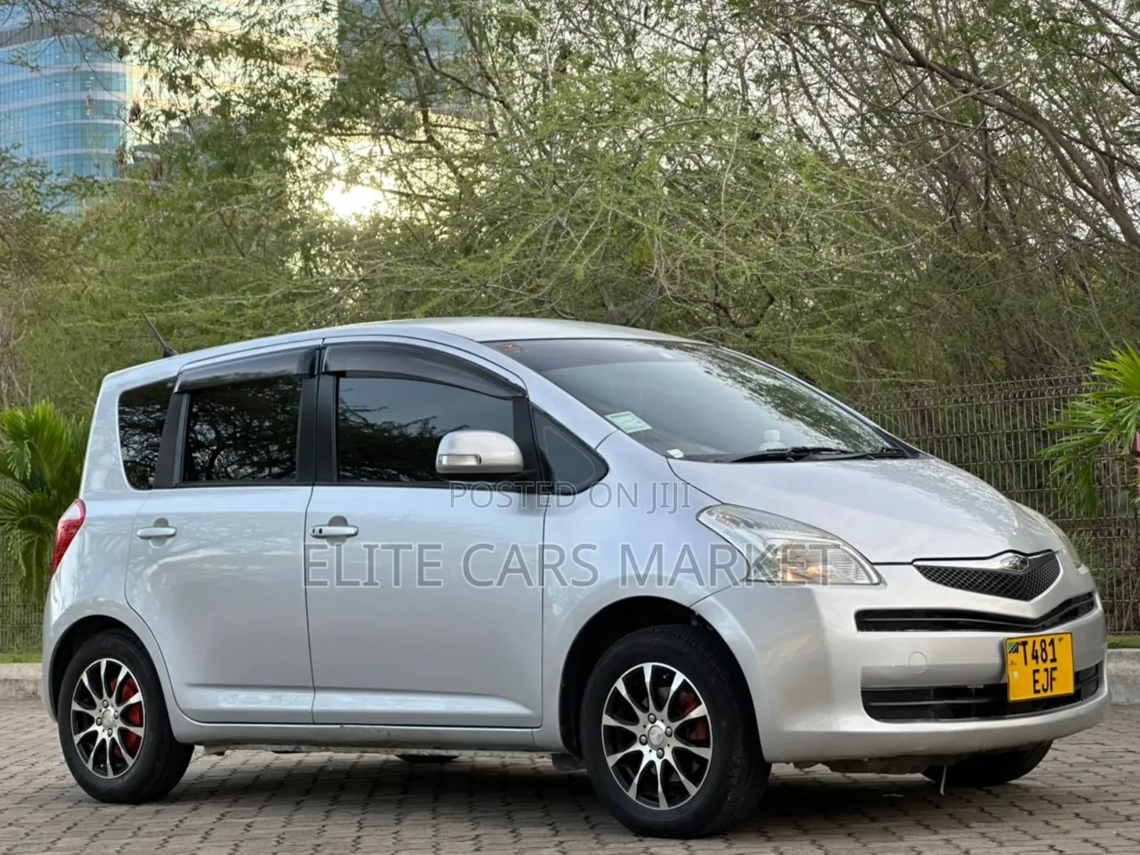 Toyota Ractis 2006 Silver