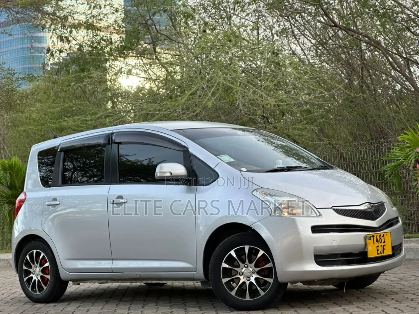 Toyota Ractis 2006 Silver