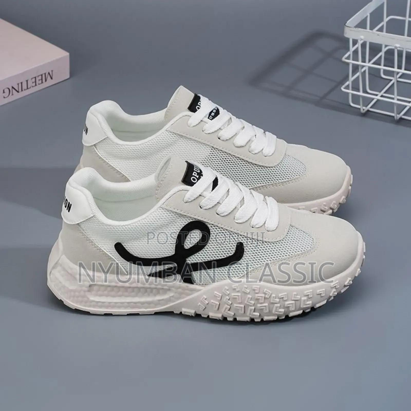 Ladies Classic Sneakers