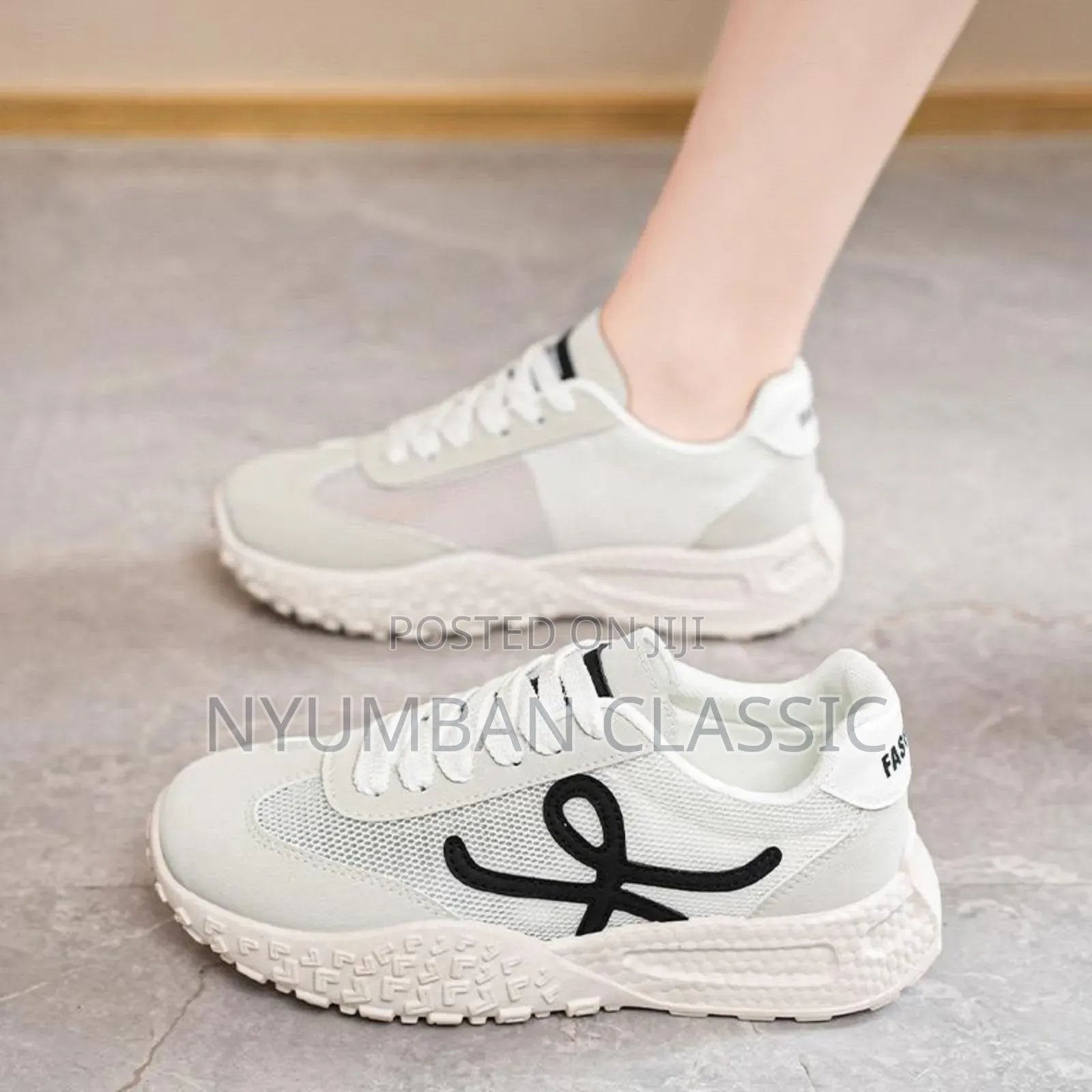 Ladies Classic Sneakers