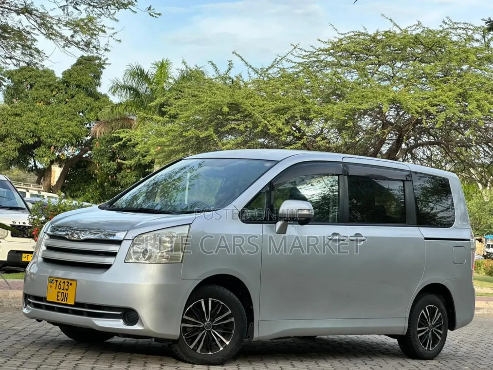 Toyota Noah 2008 Silver