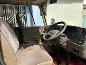 Mitsubishi Fuso Rosa 2000 Blue