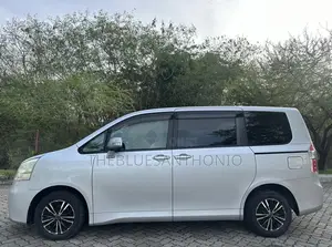 Toyota Noah 2008 Silver