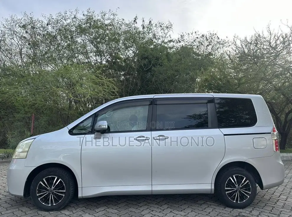 Toyota Noah 2008 Silver
