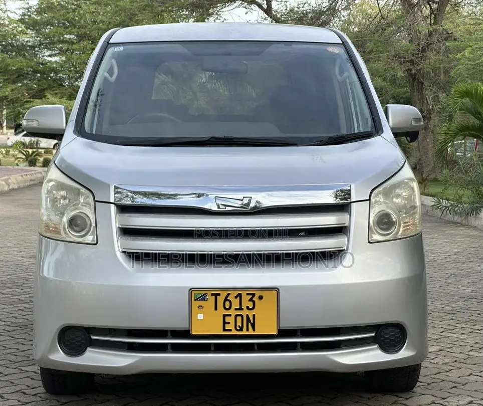 Toyota Noah 2008 Silver