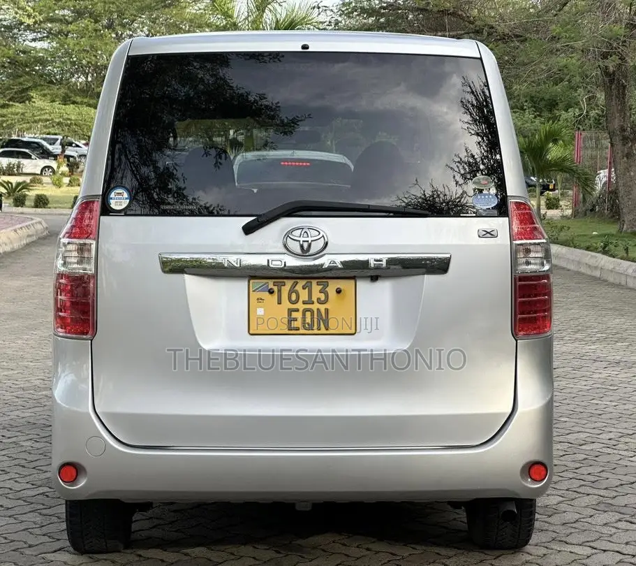Toyota Noah 2008 Silver