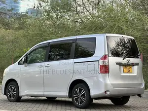 Toyota Noah 2008 Silver
