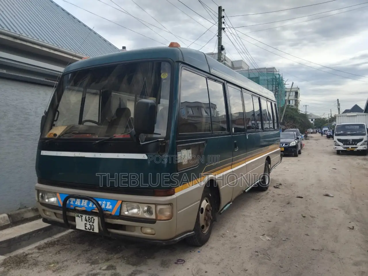 Mitsubishi Fuso Rosa 2000 Blue