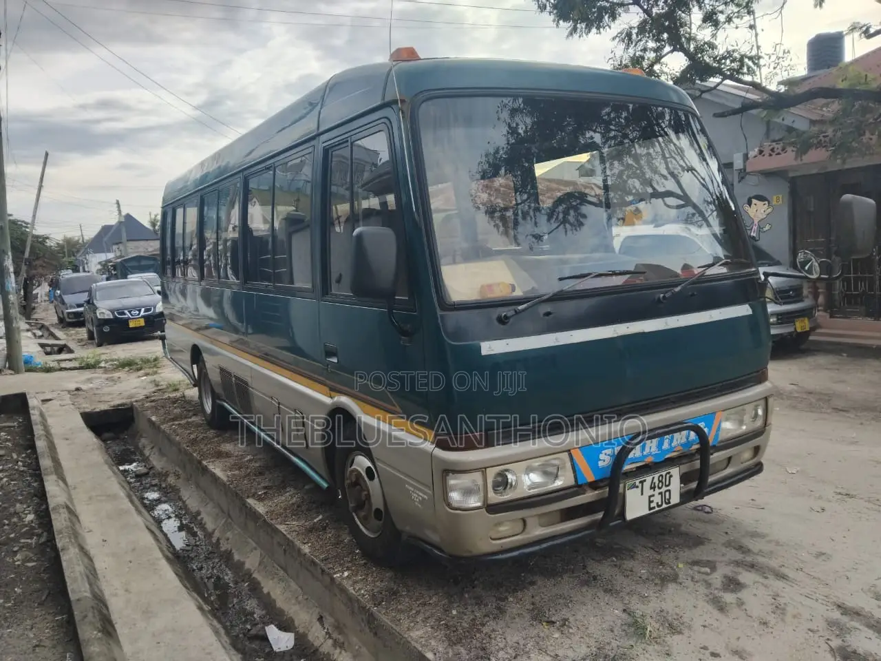Mitsubishi Fuso Rosa 2000 Blue