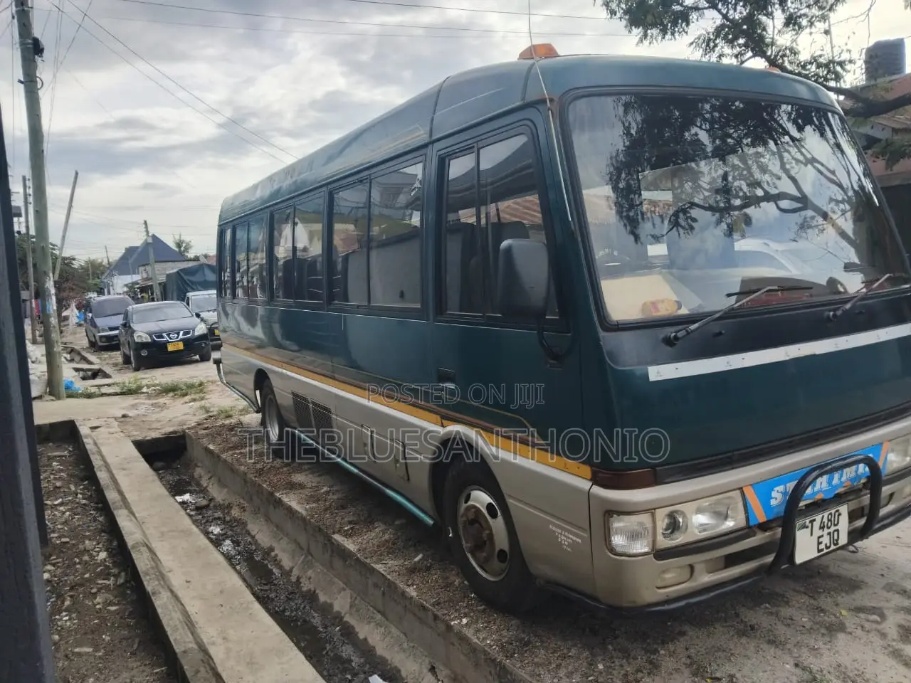 Mitsubishi Fuso Rosa 2000 Blue