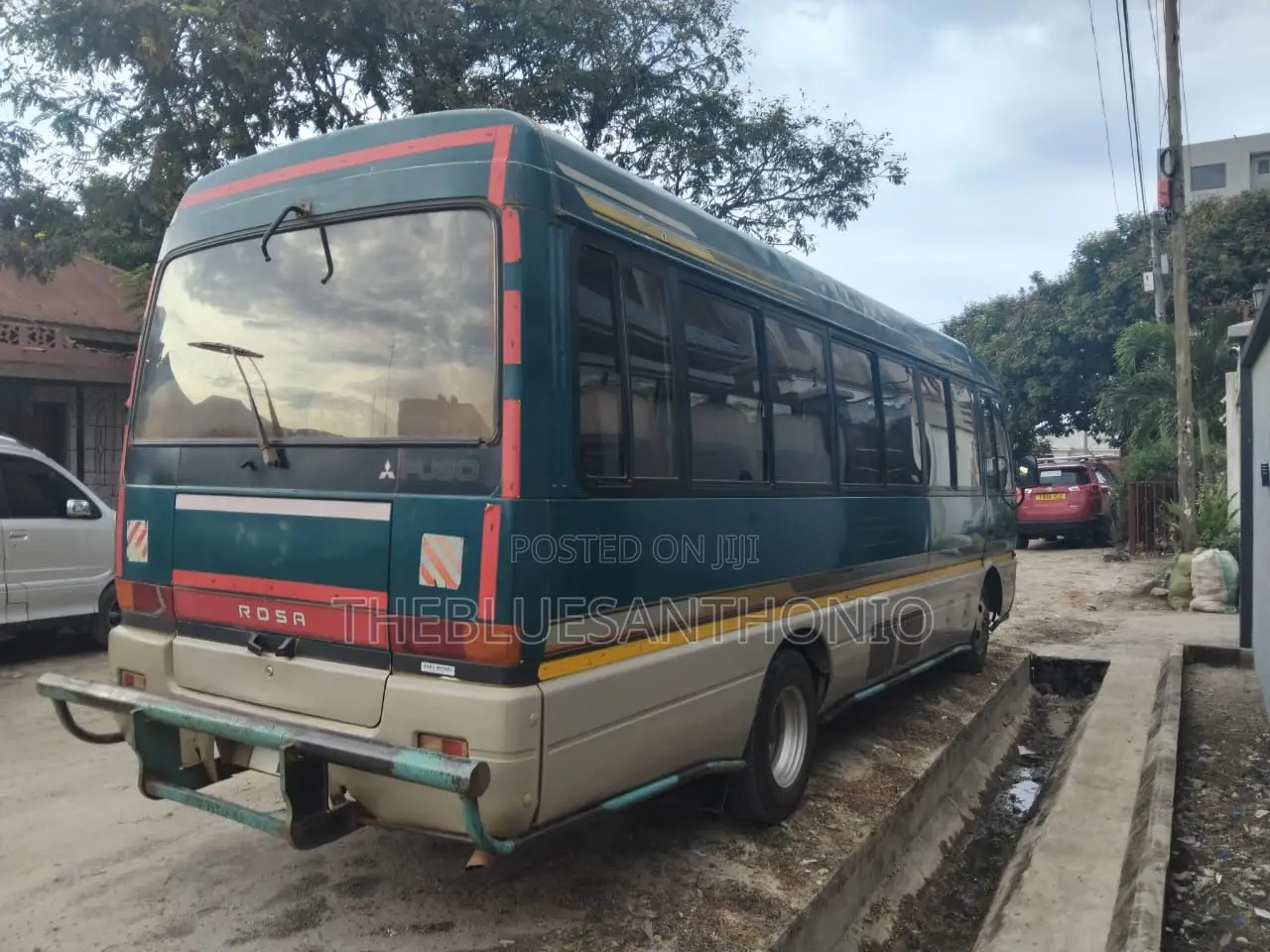 Mitsubishi Fuso Rosa 2000 Blue