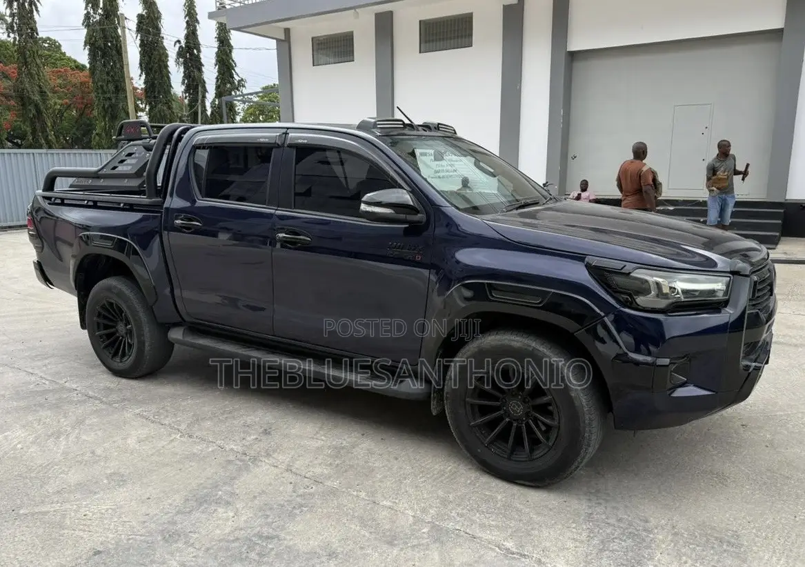 Toyota Hilux 2022 Blue