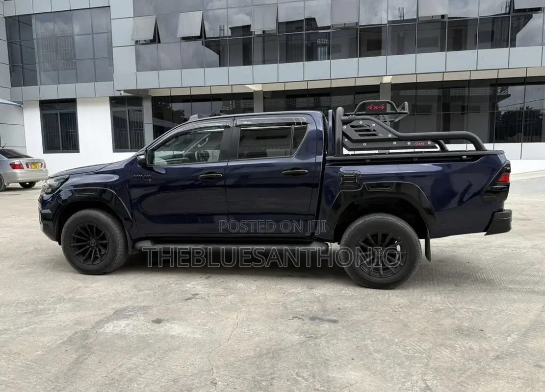 Toyota Hilux 2022 Blue