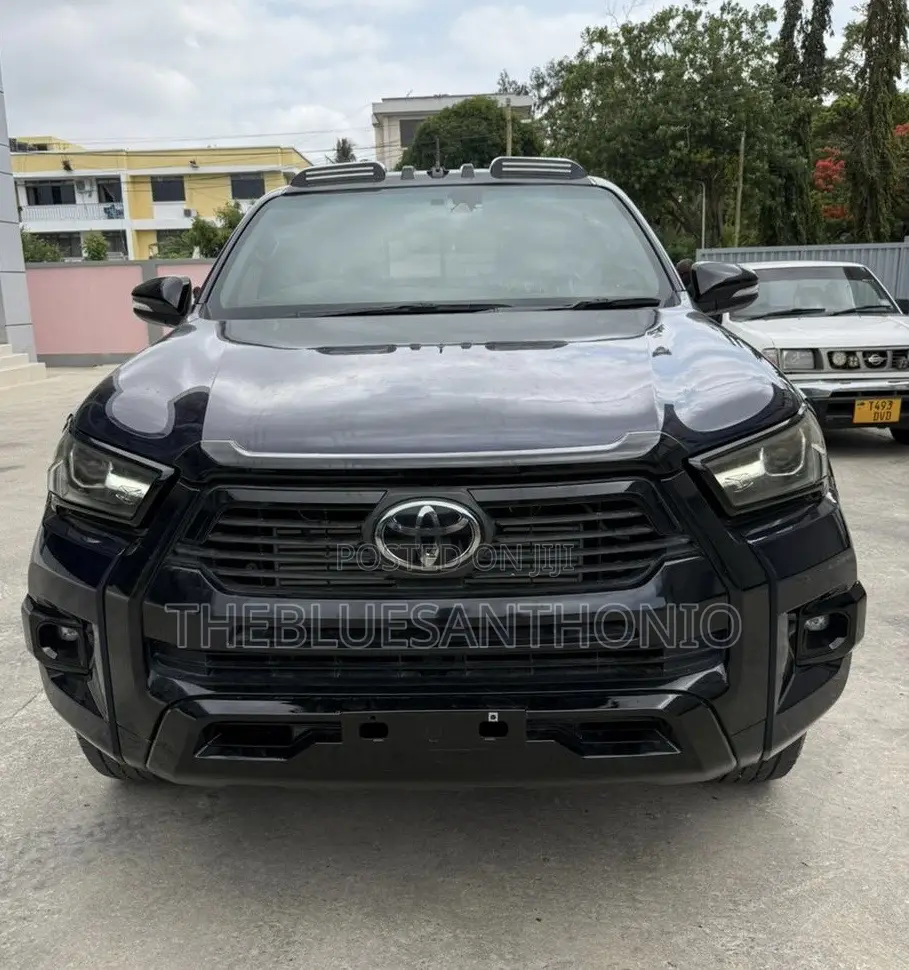 Toyota Hilux 2022 Blue