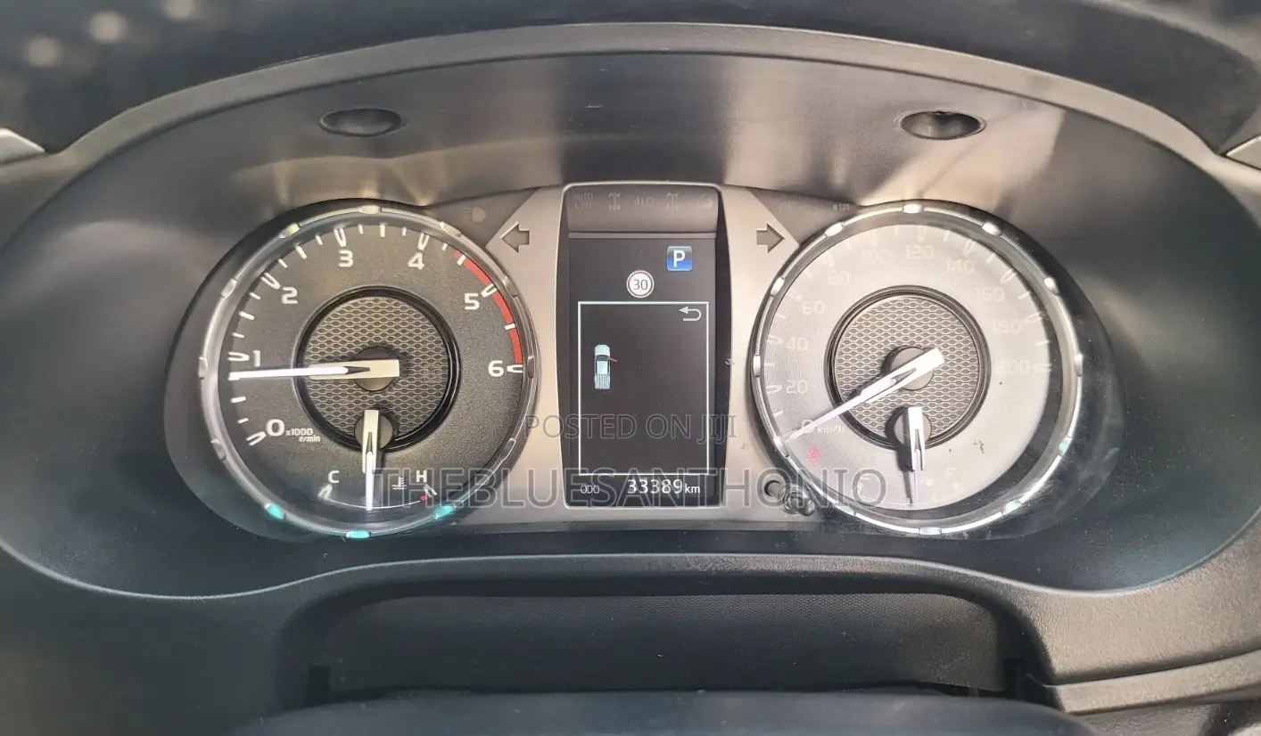 Toyota Hilux 2022 Blue