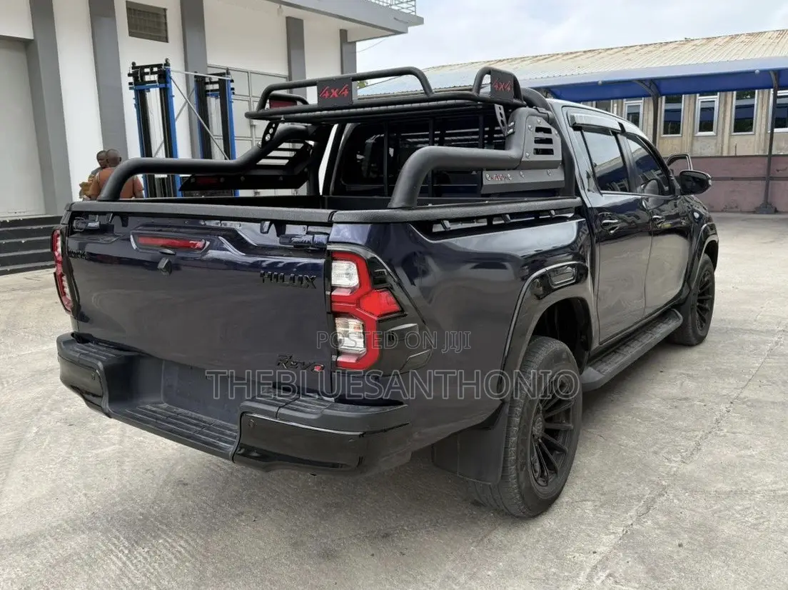 Toyota Hilux 2022 Blue