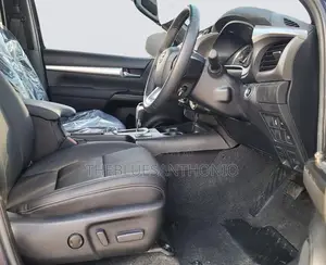 Toyota Hilux 2022 Blue