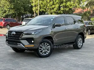 Toyota Fortuner 2021 Gray
