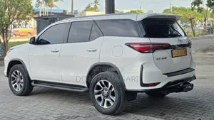 New Toyota Fortuner 2.8 D AWD 2023 White