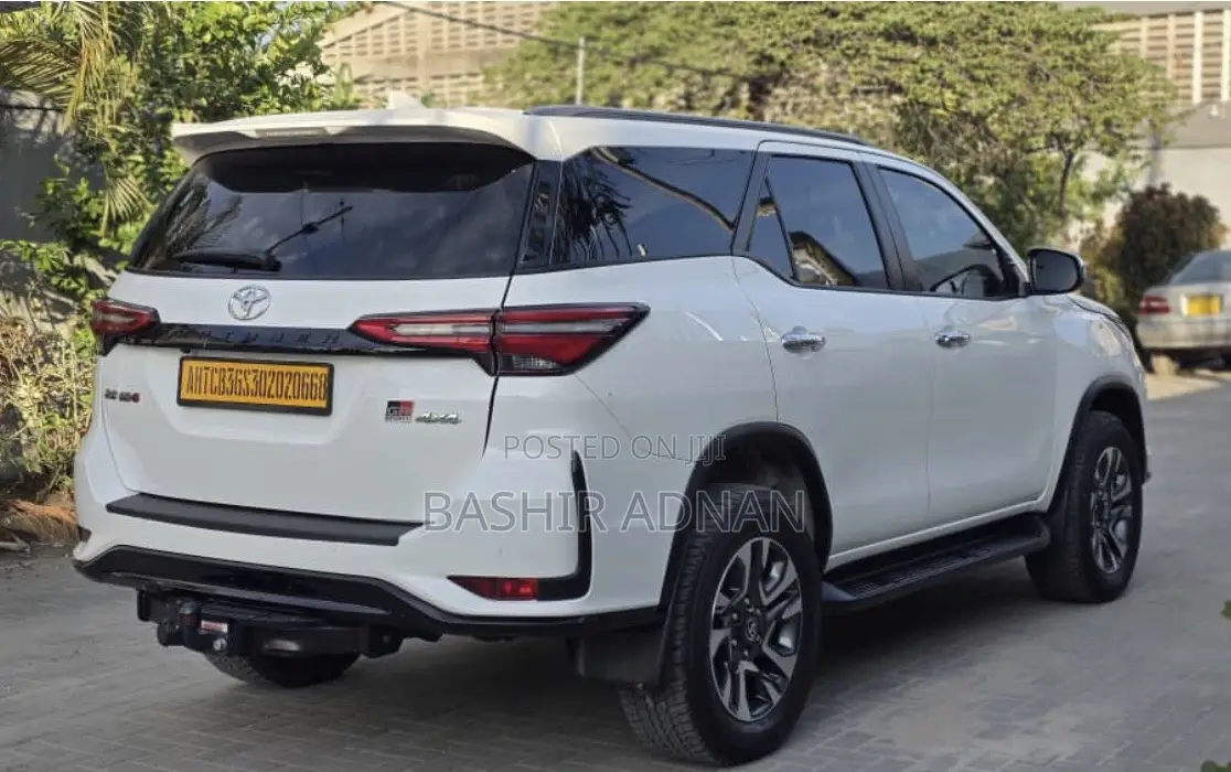 Toyota Fortuner 2.8 D AWD 2023 Pearl