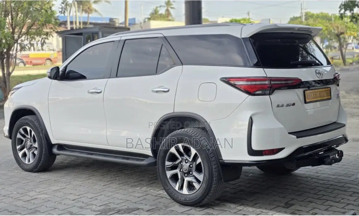 Toyota Fortuner 2.8 D AWD 2023 Pearl