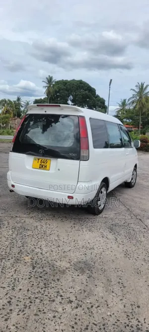 Toyota Noah 2001 White