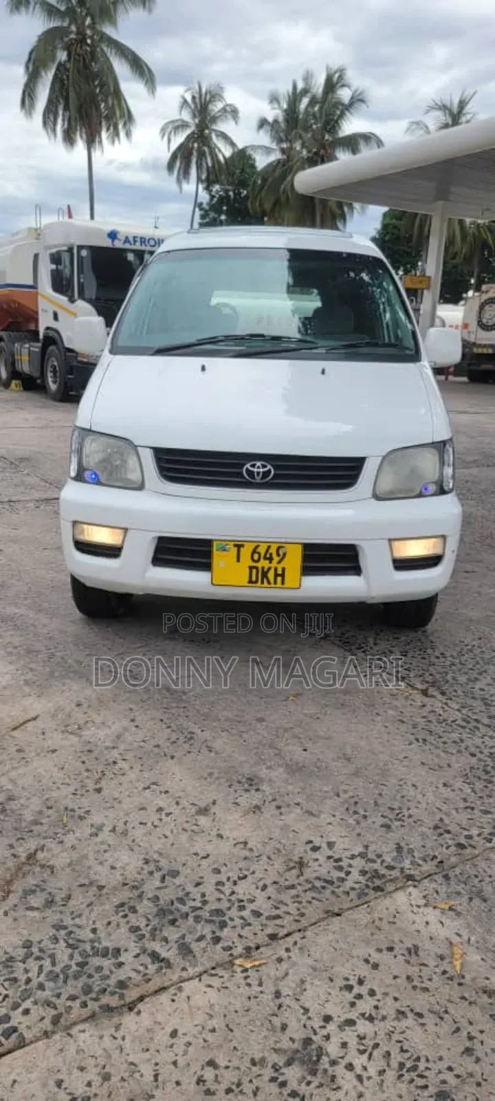 Toyota Noah 2001 White