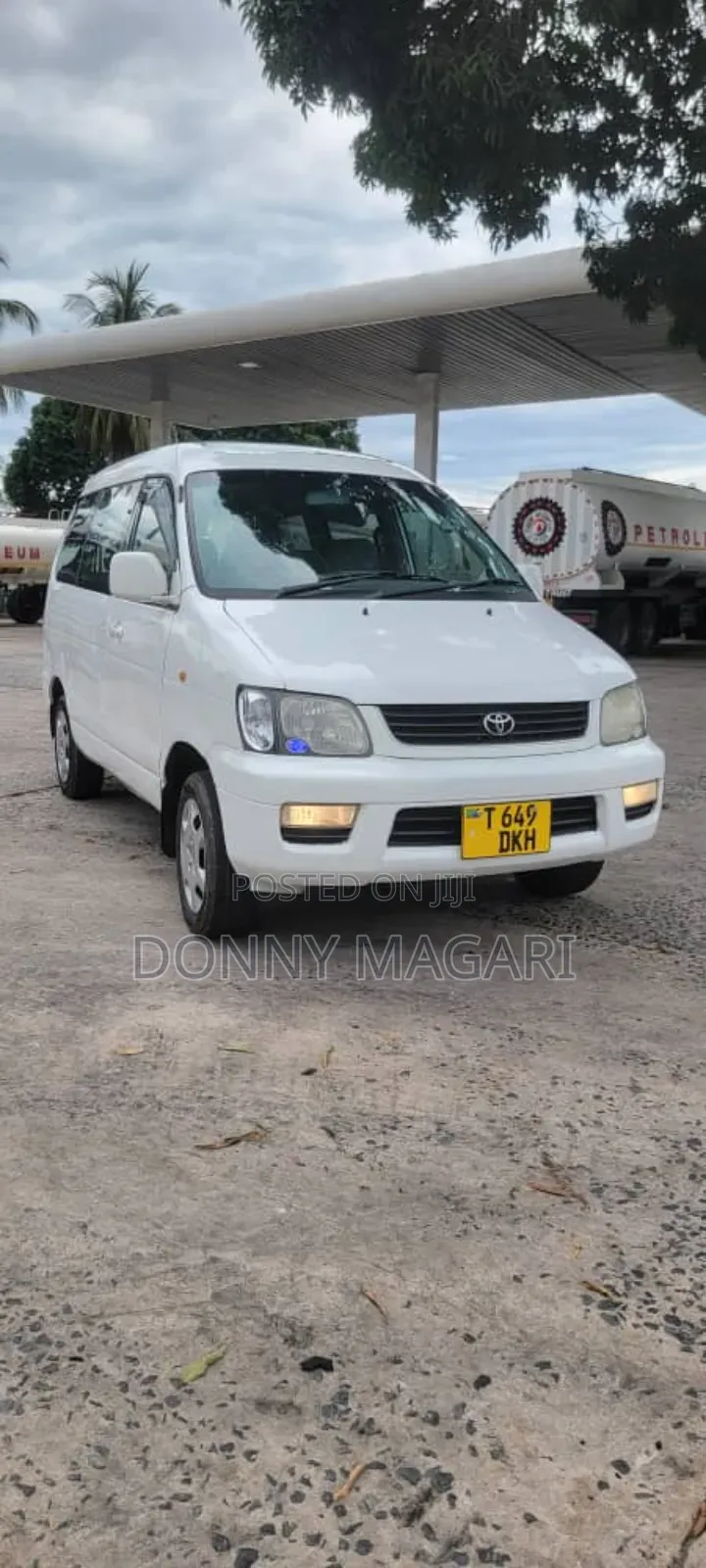 Toyota Noah 2001 White