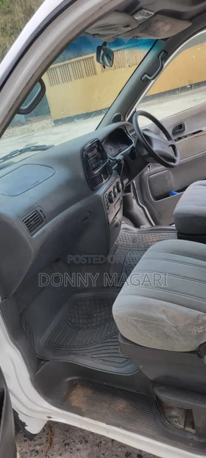 Toyota Noah 2001 White