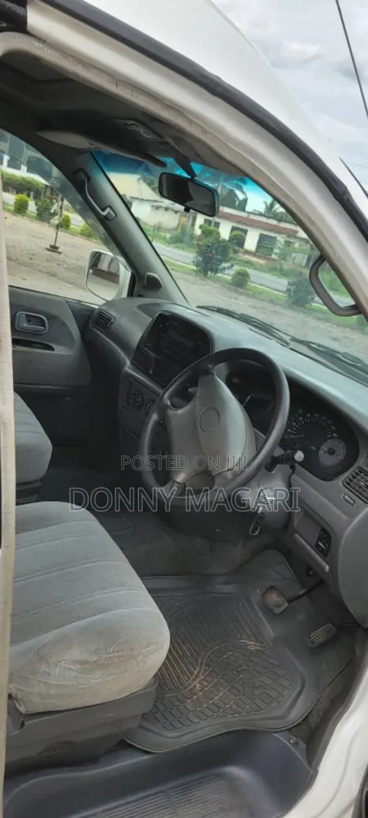 Toyota Noah 2001 White