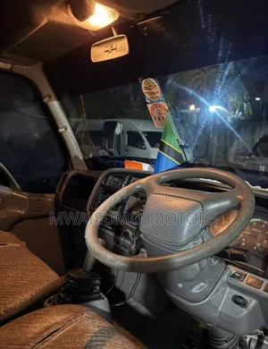 Mitsubishi Canter 2002 White