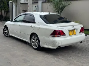 Toyota Crown 2006 White